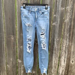 Super cute American Eagle distressed jean